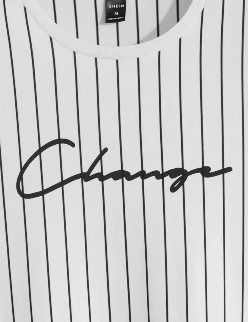 XL - Camiseta con estampado de rayas y letras