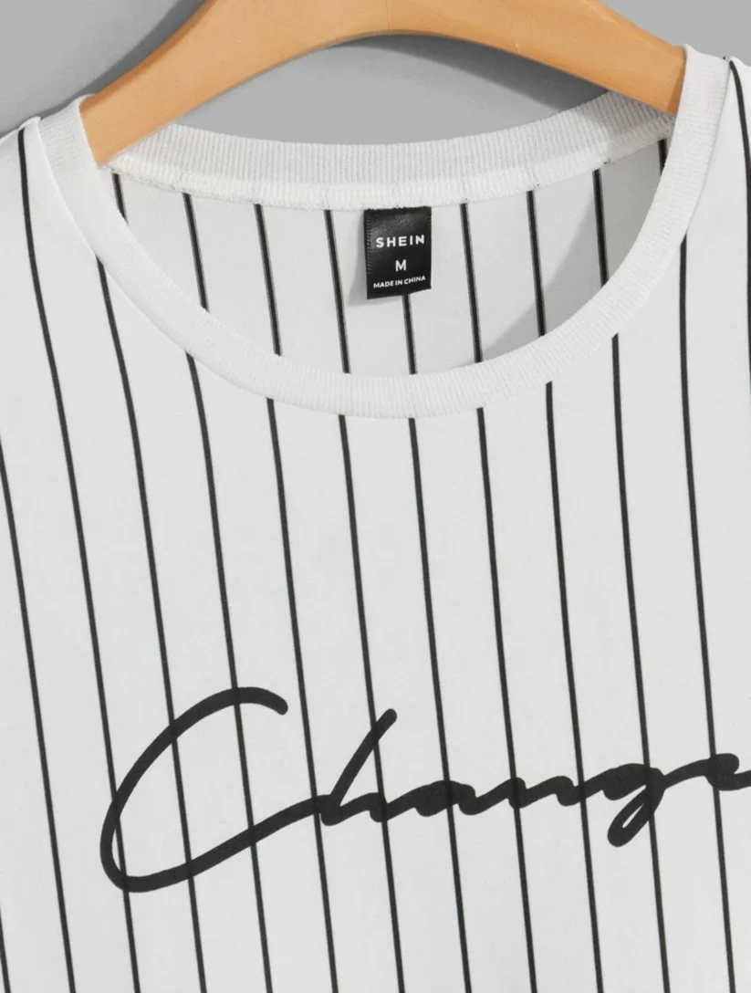 L - Camiseta con estampado de rayas y letras