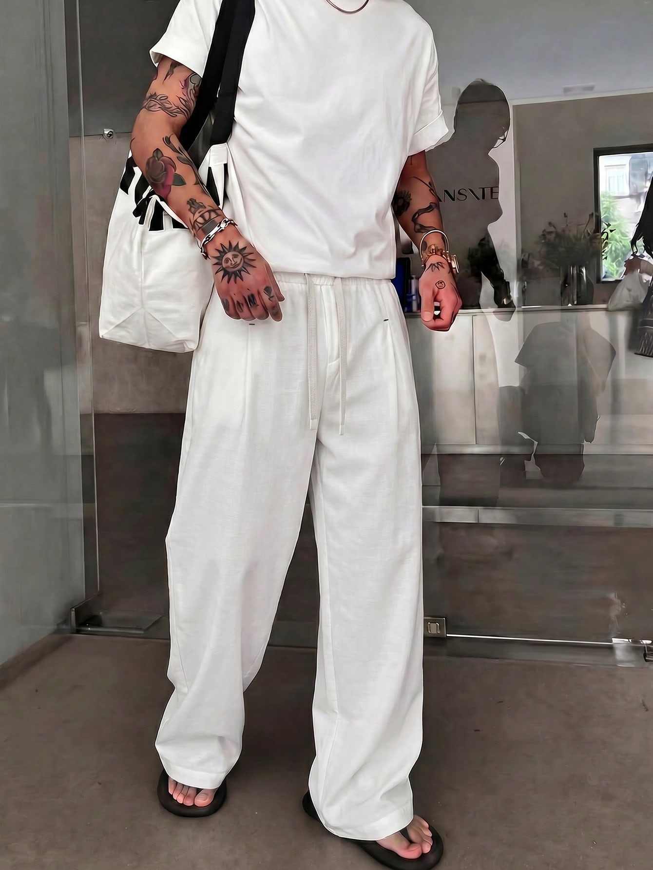 Pantalón unicolor con cordón